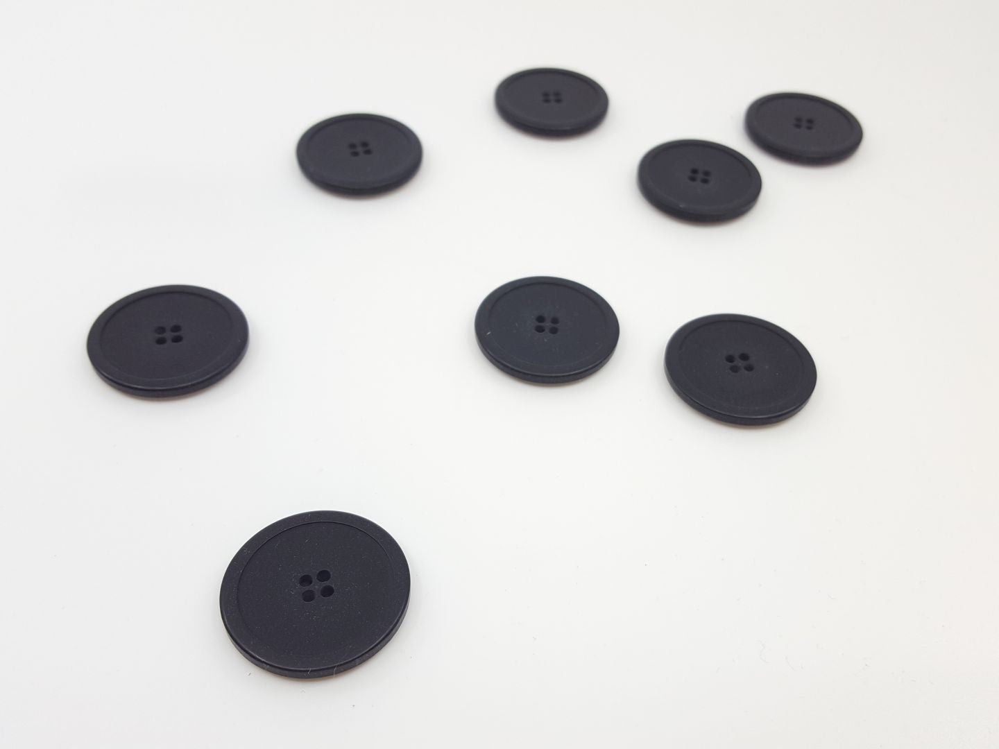 Kunststoffknöpfe mit Rand schwarz 28mm