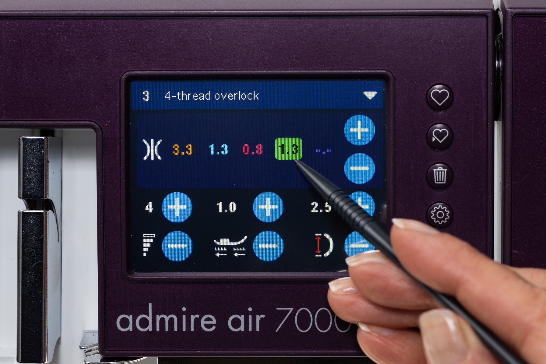 Pfaff Admire Air 7000 Coverlock