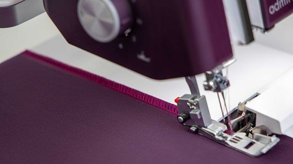 Pfaff Admire Air 7000 Coverlock