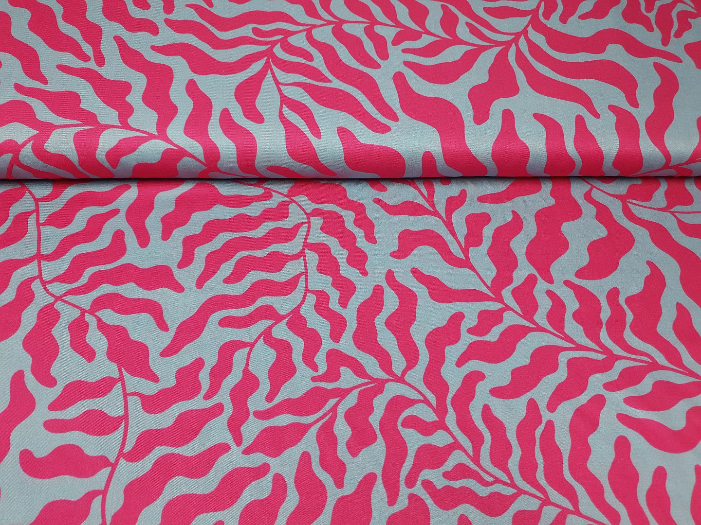 Dancing Algae by Thorsten Berger rauchblau/pink