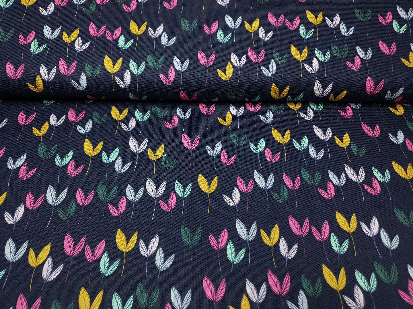 Dancing Leaves by Emjo Design nachtblau/pink/senfgelb/mint