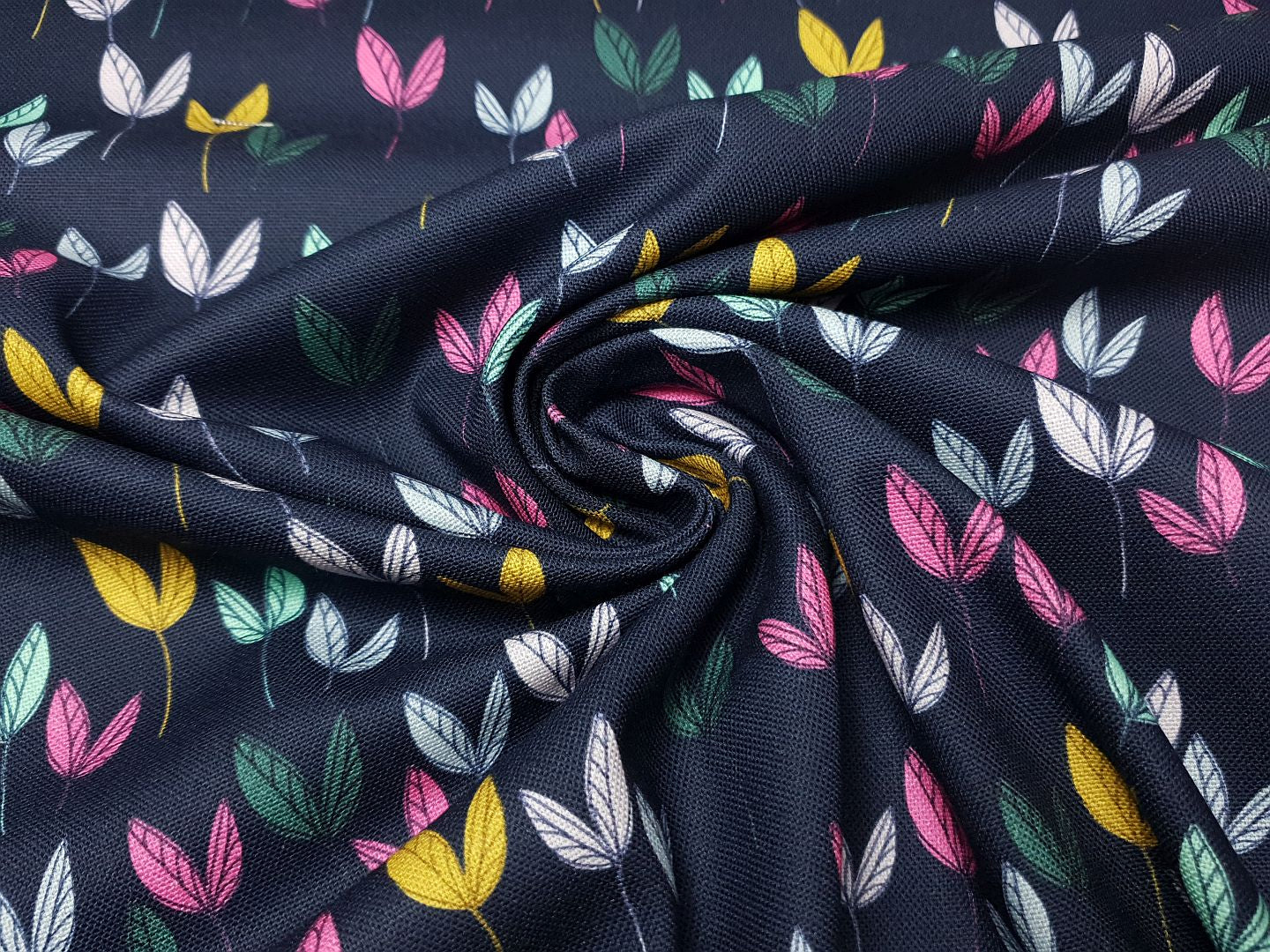Dancing Leaves by Emjo Design nachtblau/pink/senfgelb/mint