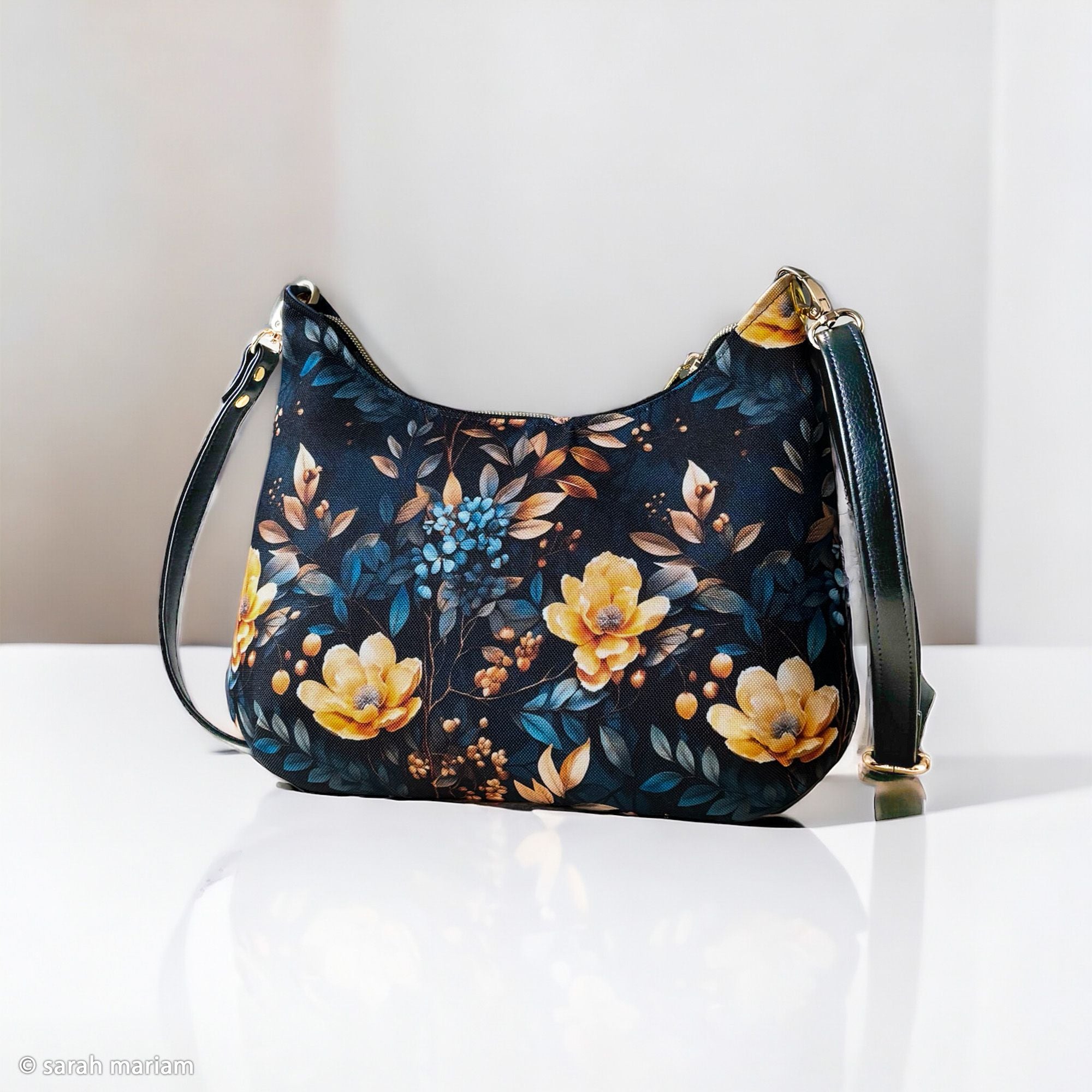 Flowing Bloom by Sarah Mariam dunkelblau/petrol/caramel