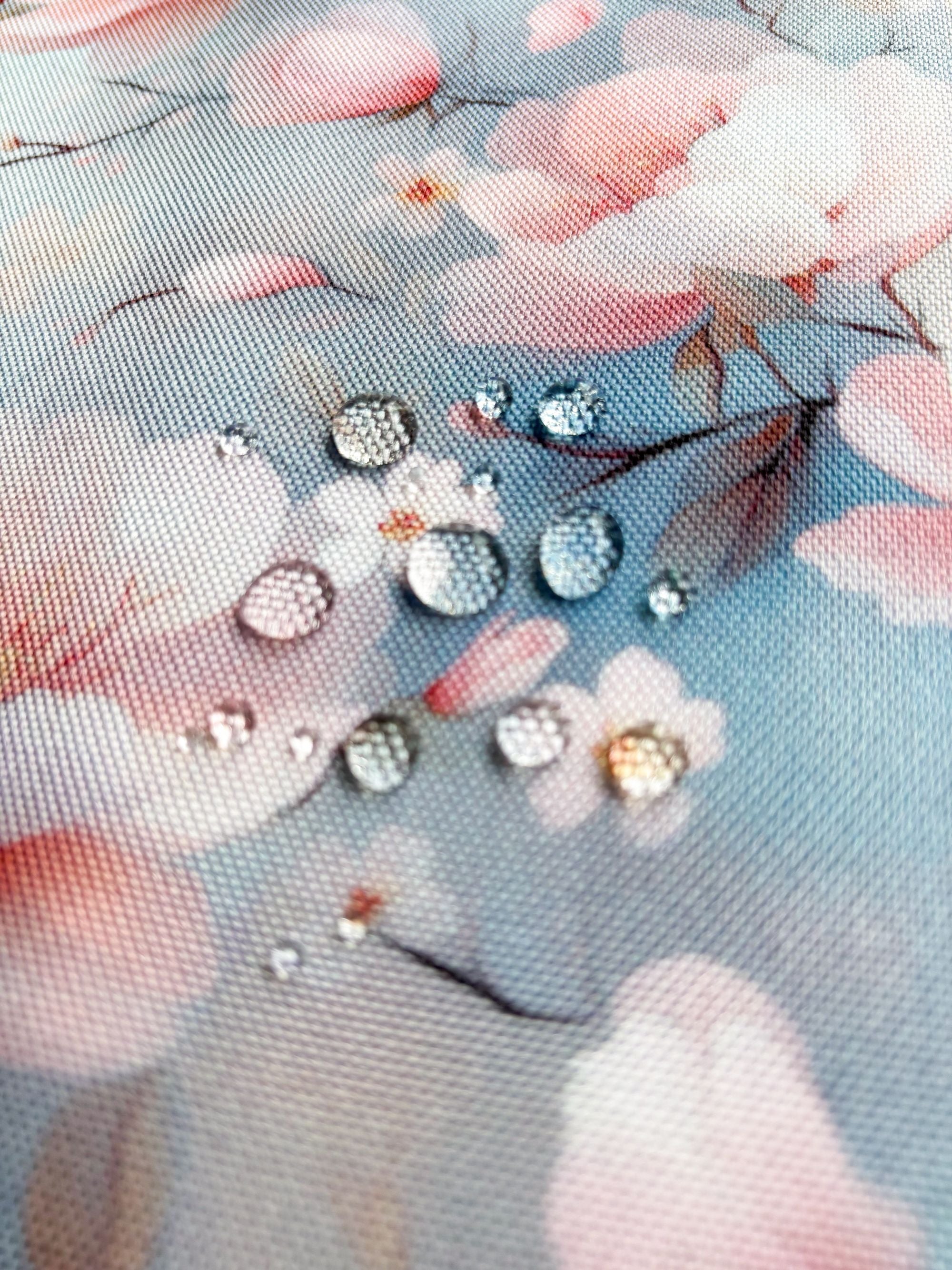 Flowing Bloom by Sarah Mariam hellblau/rosa/blau