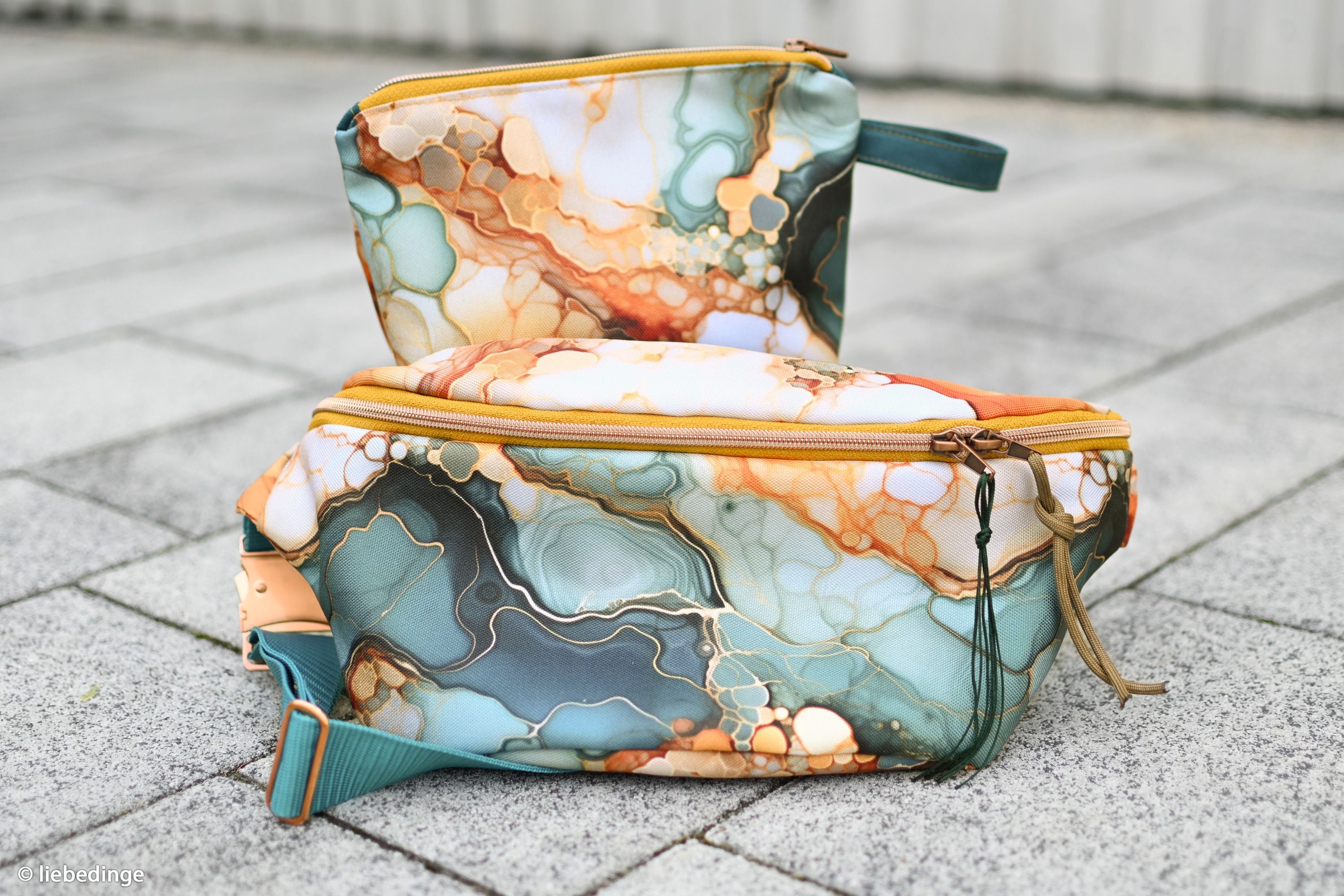 Flowing Bloom by Sarah Mariam petrol/rost/gold/offwhite