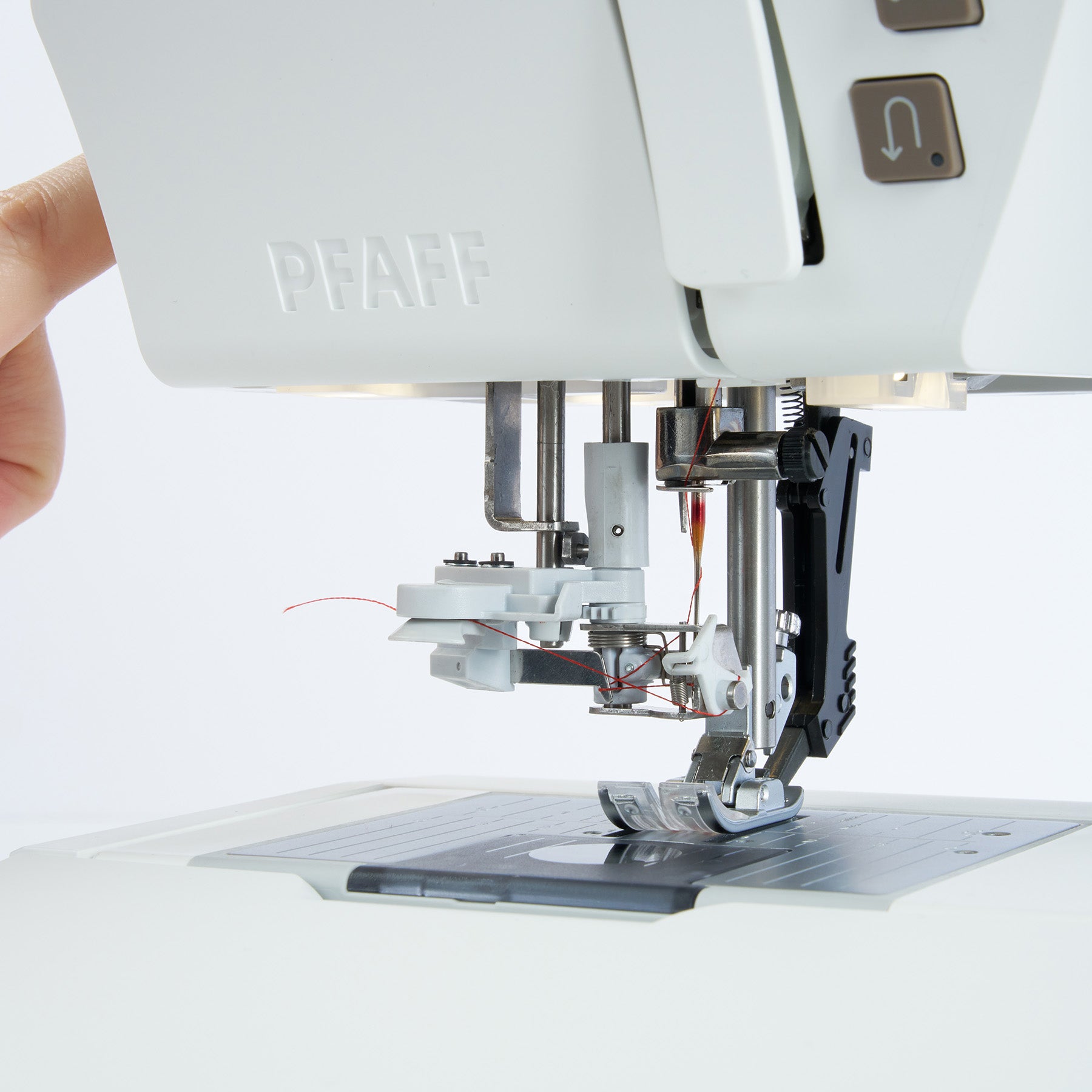 PFAFF creative elevate 680 Näh- und Stickmaschine