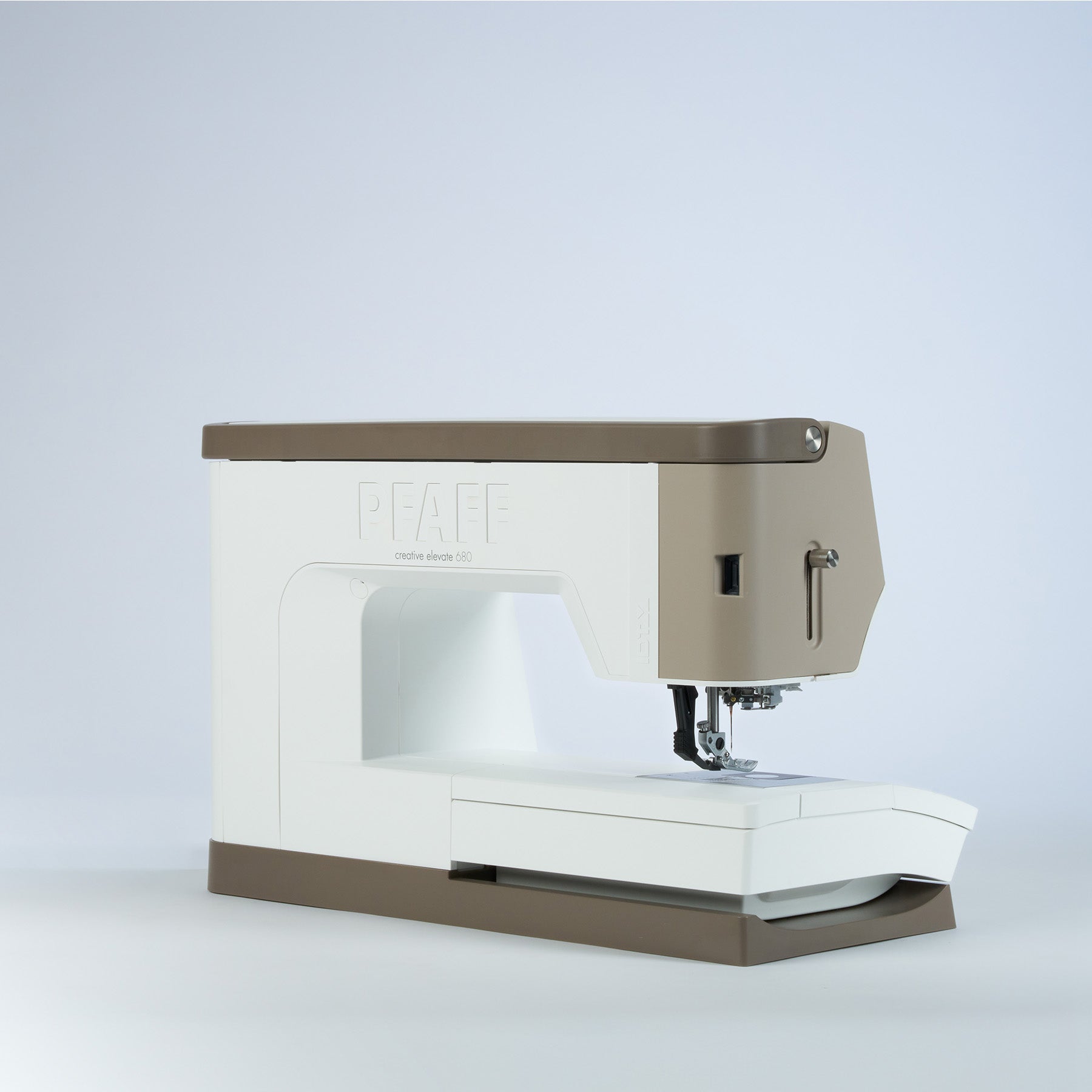 PFAFF creative elevate 680 Näh- und Stickmaschine
