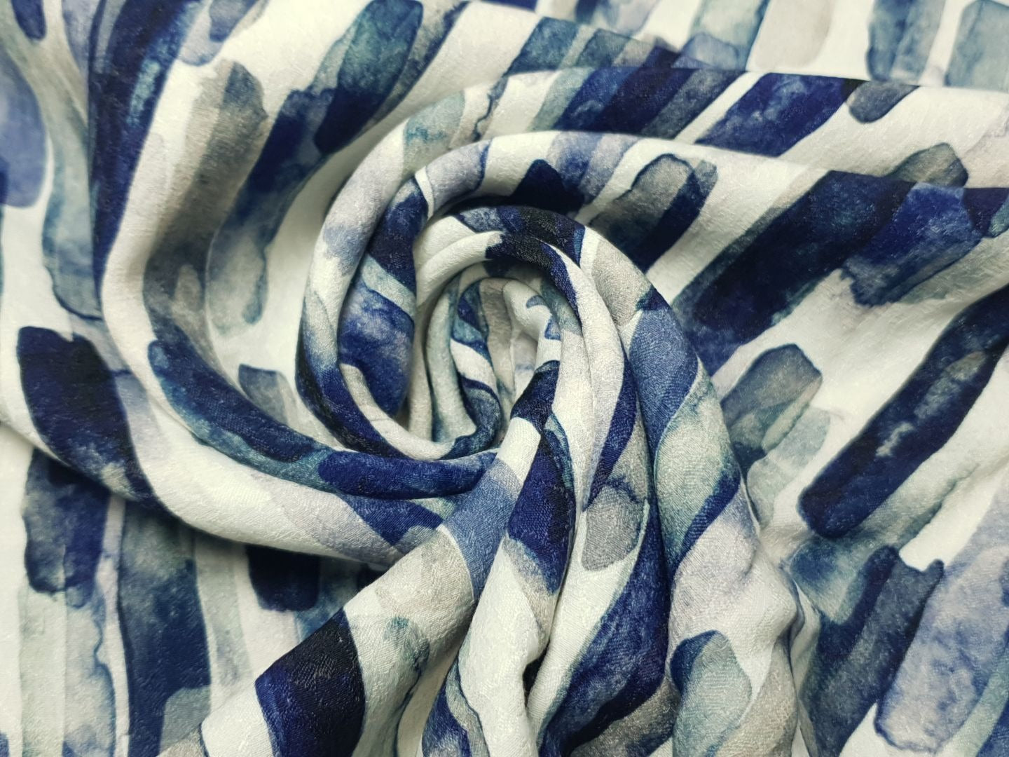 Akita offwhite/blau/schwarz