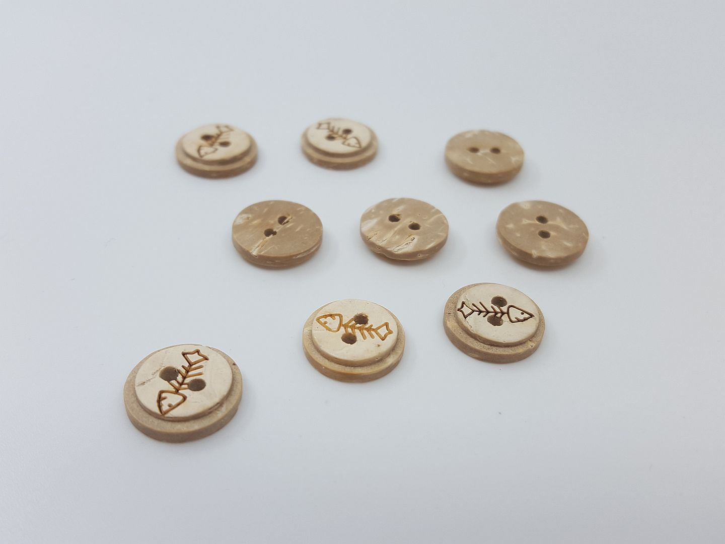 Fishbone Holzknöpfe beige 14mm