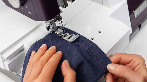 Pfaff Admire Air 7000 Coverlock