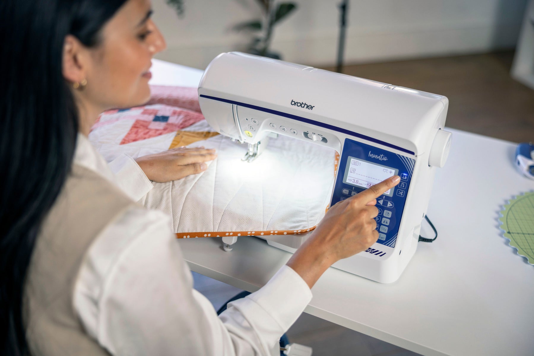 Brother Inventio NV1850Q Näh- und Quiltmaschine