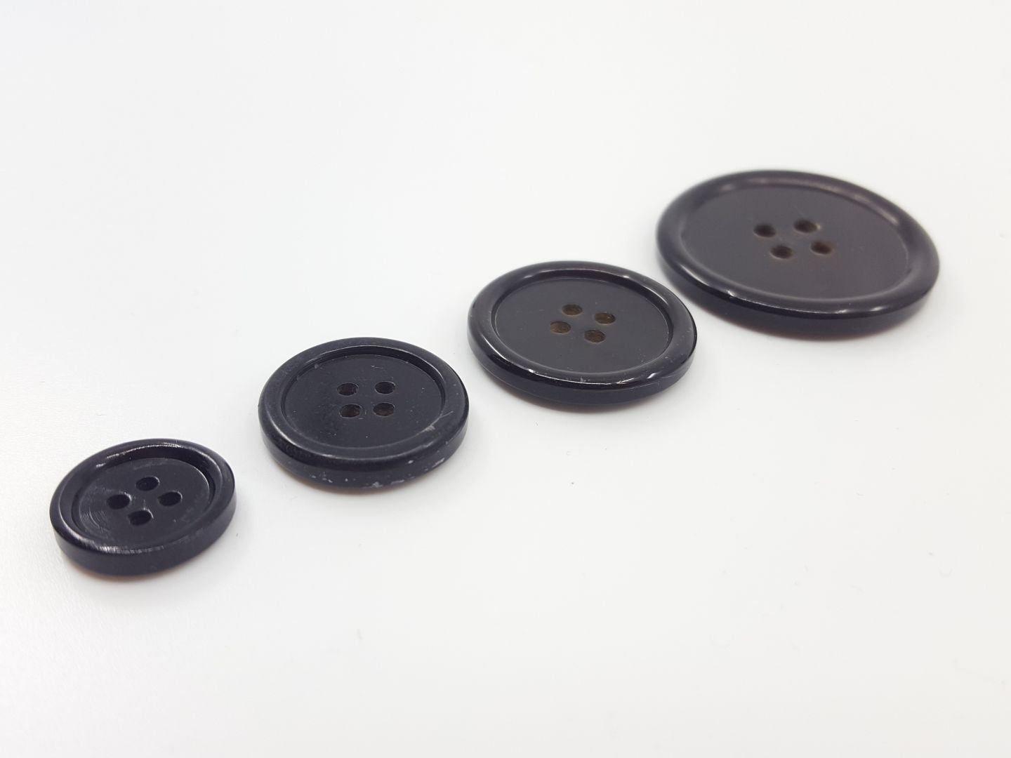 Kunststoffknöpfe mit Rand schwarz 20mm