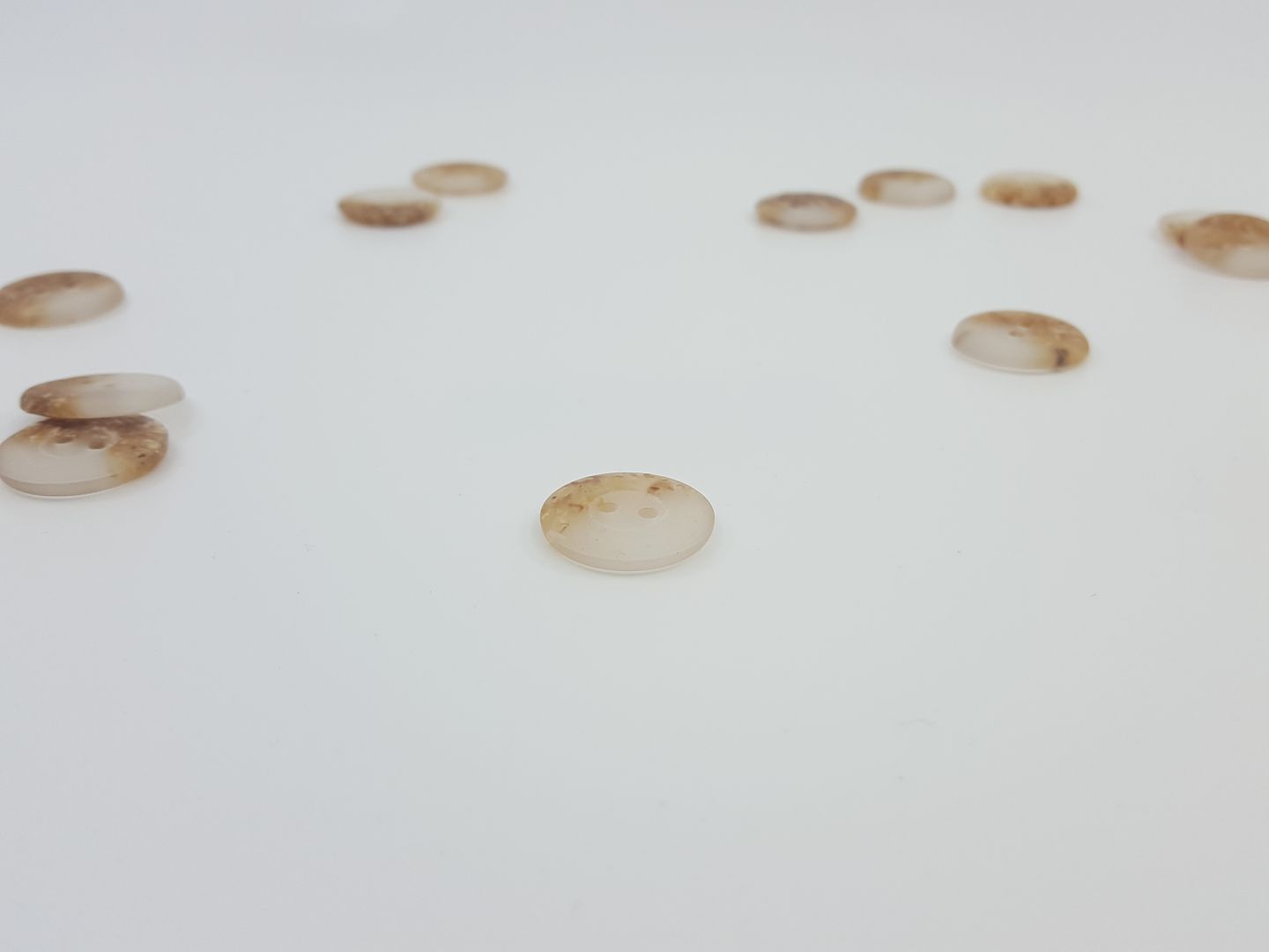 Harzknöpfe mit eingelegten Holzspänen 19mm