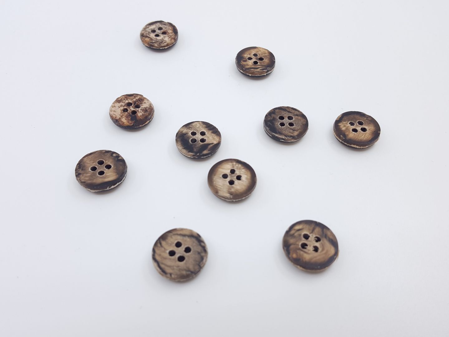 Kunststoffknöpfe mit Holzstruktur beige 15mm