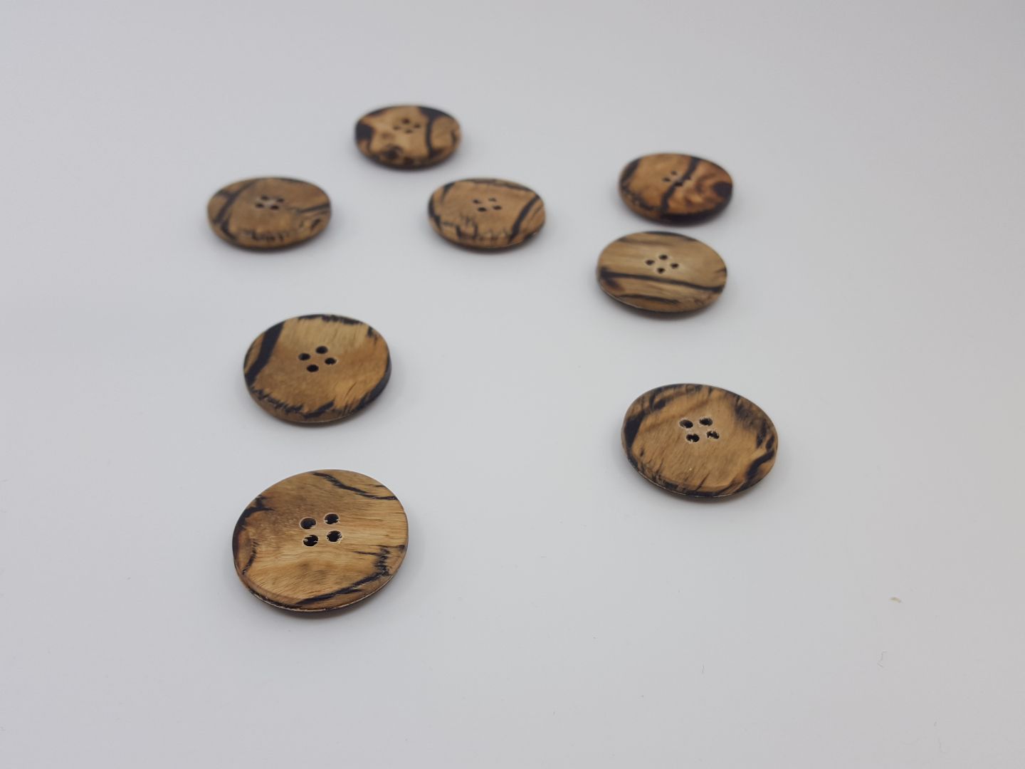 Kunststoffknöpfe mit Holzstruktur beige 29mm