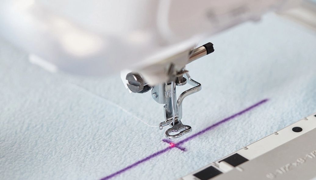 Brother Stellaire XE2 Stickmaschine mit LED-Pointer & Disney