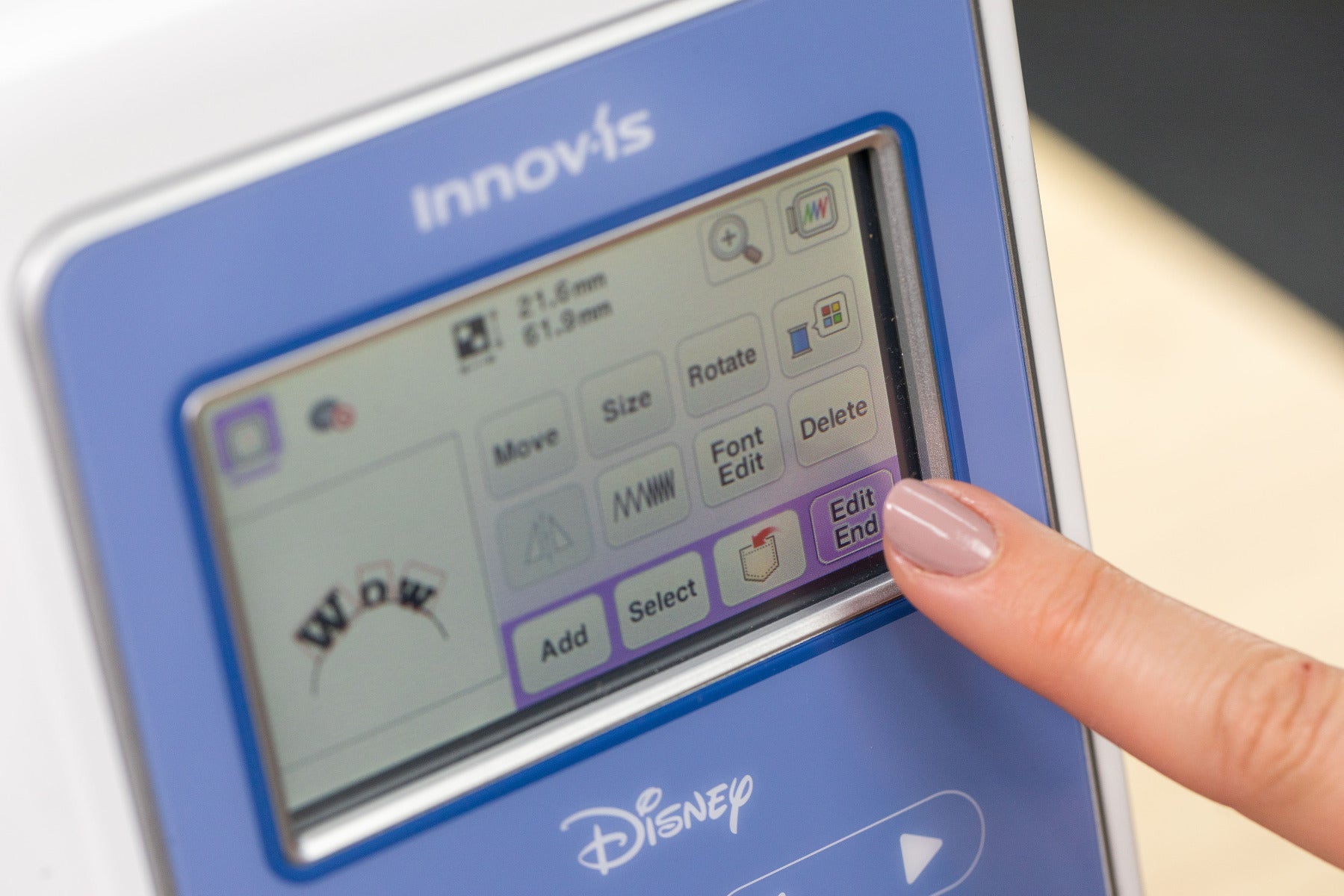 Brother Innovis M380D Disney Näh- und Stickmaschine