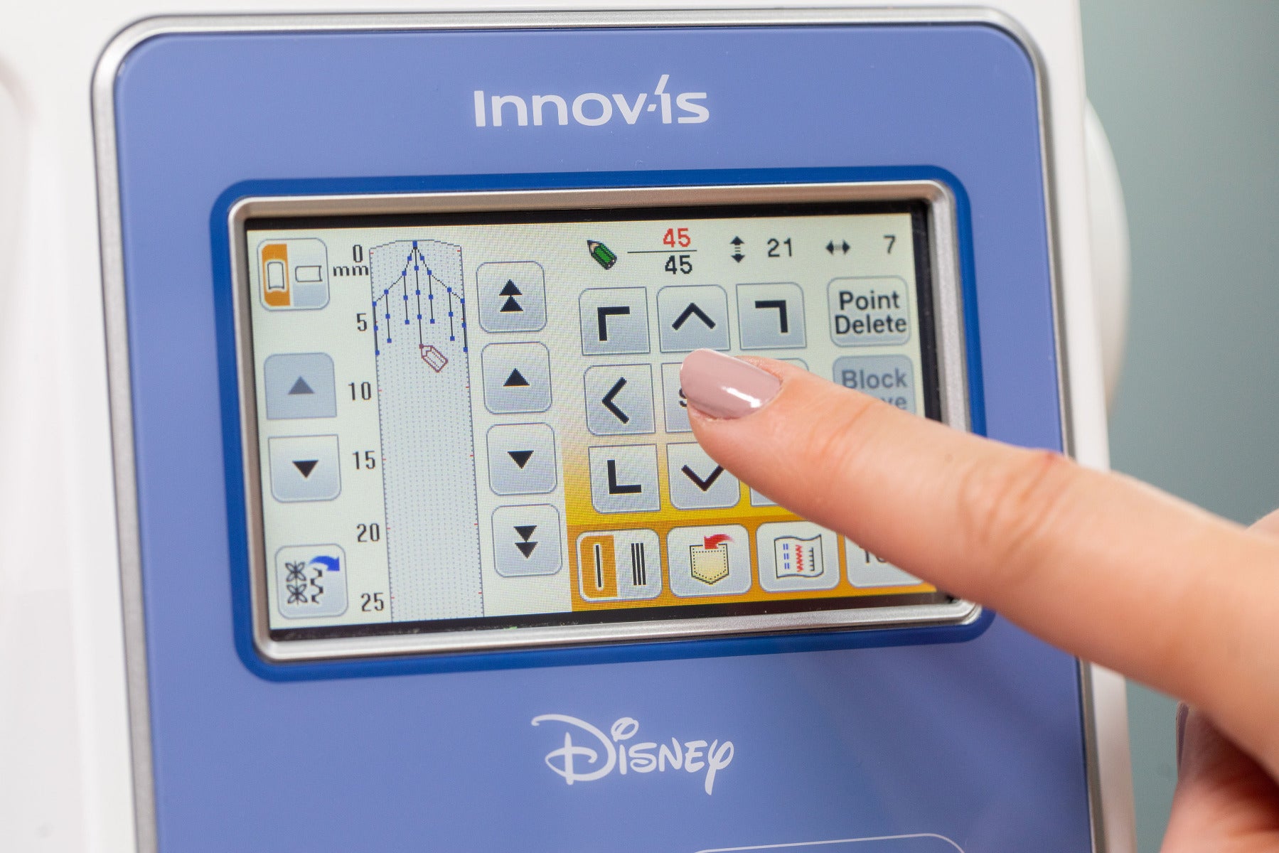 Brother Innovis M380D Disney Näh- und Stickmaschine