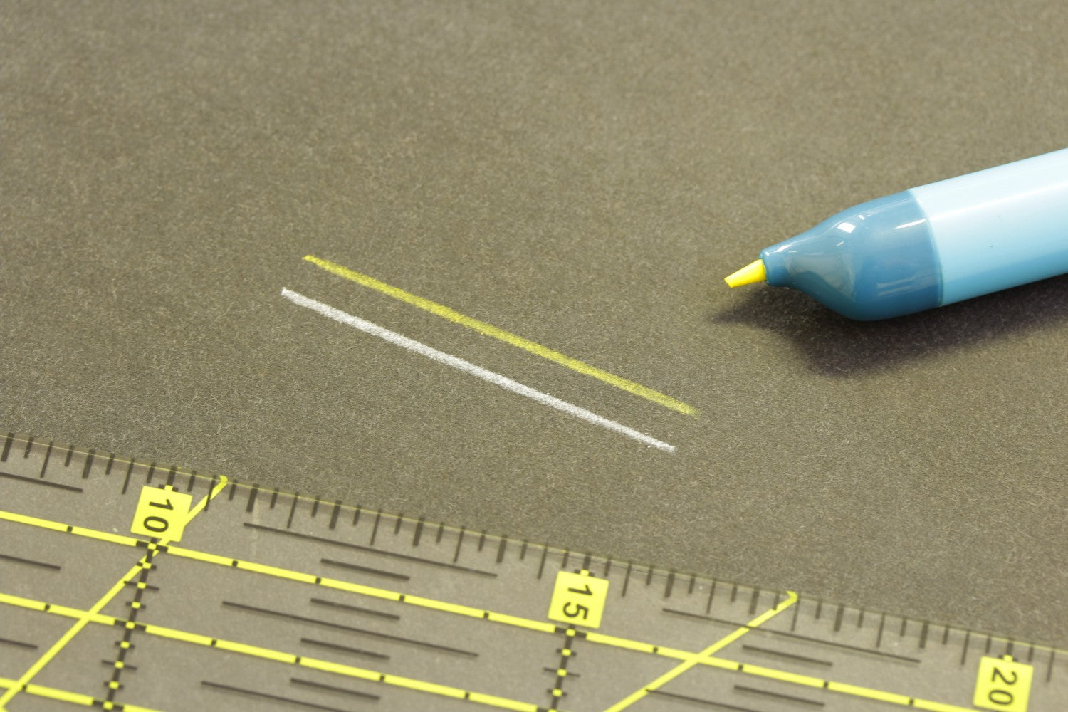 mehrfarbiger Markierstift für Stoffe