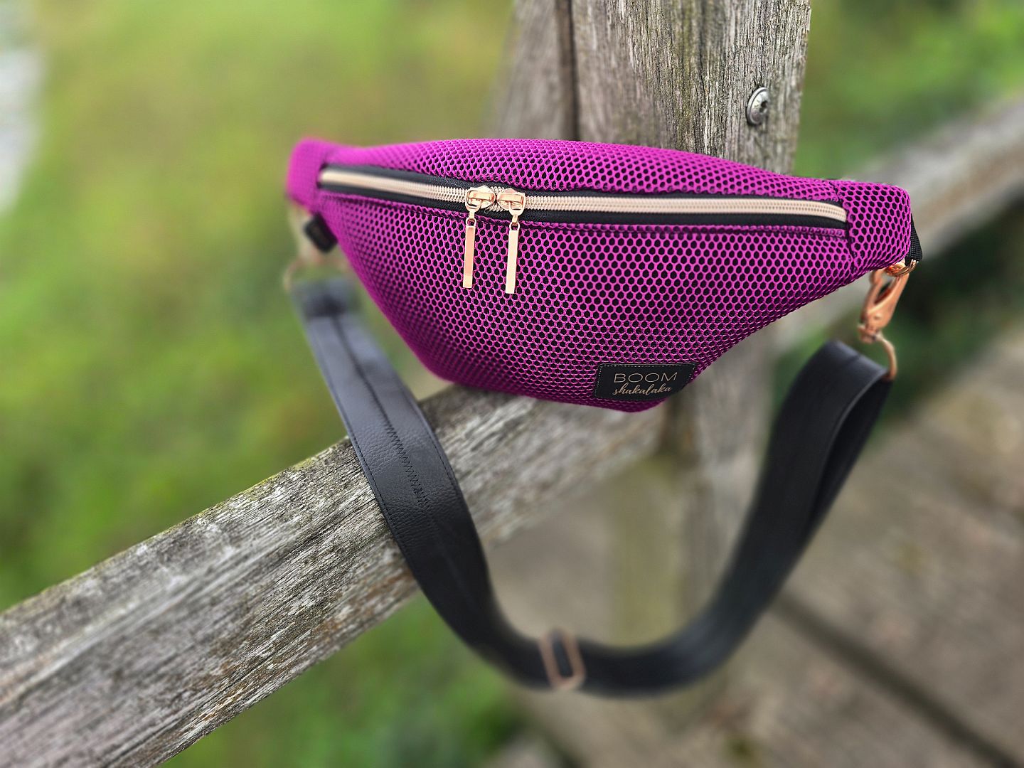 Mesh fuchsia