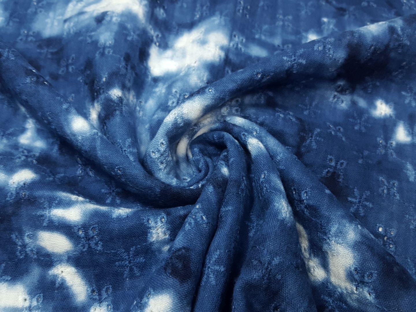 Einzelstück Muslin-Double Gaze Lochstickerei navy