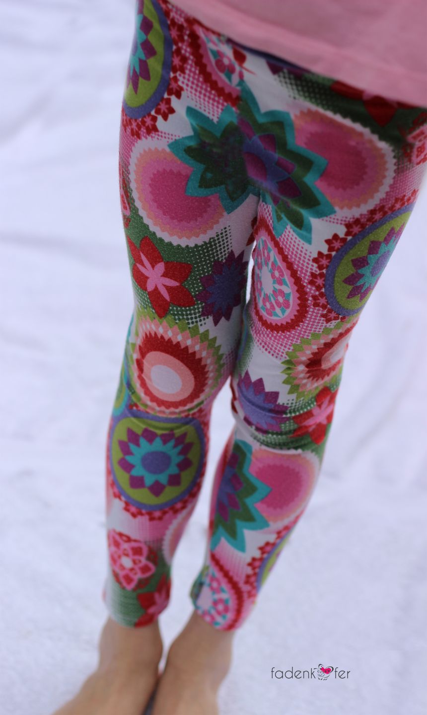 Papierschnittmuster Stelzenhülle Leggings/Socken Kinder von Fadenkäfer
