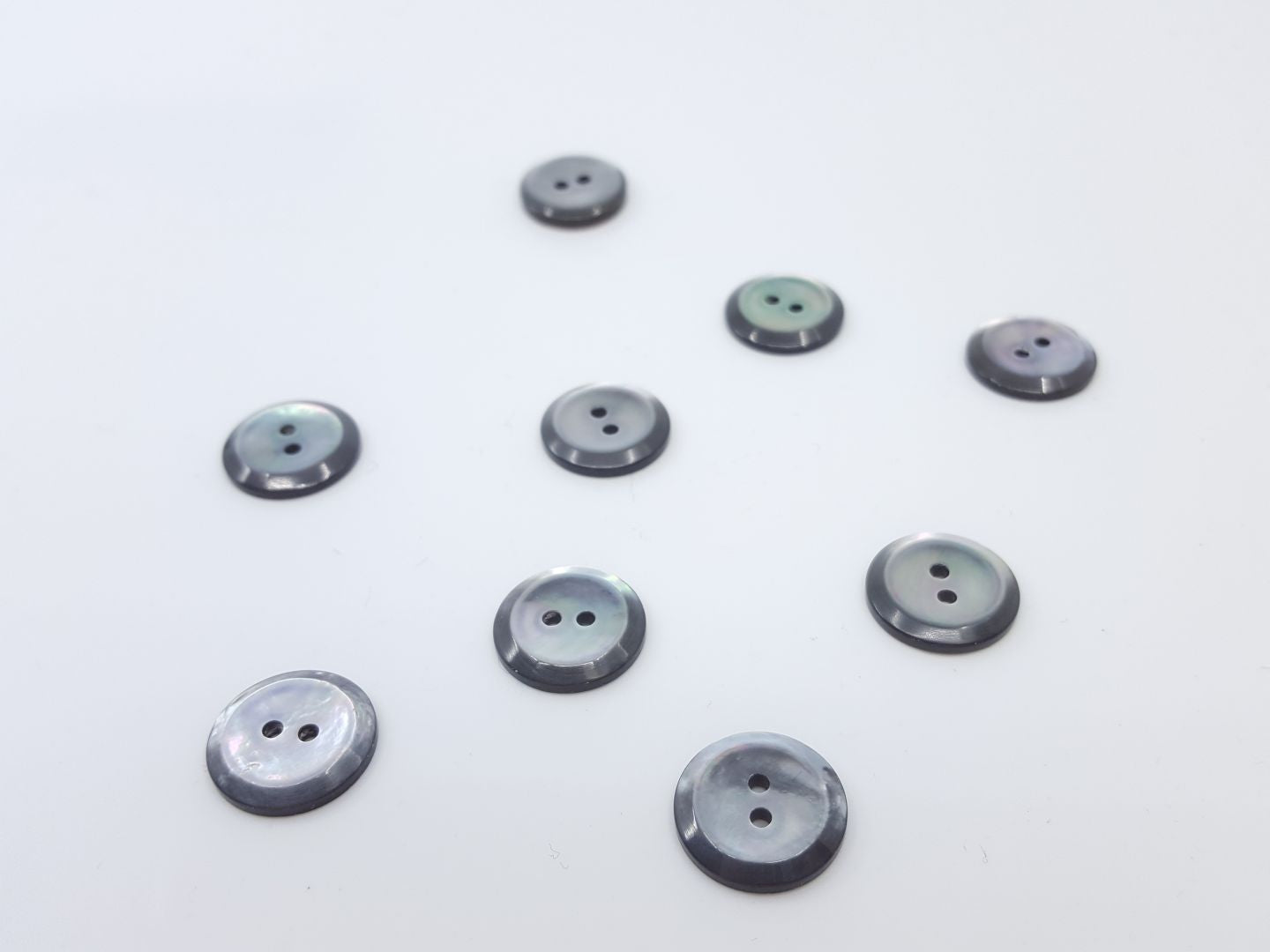 Perlmuttknöpfe anthrazit 15mm