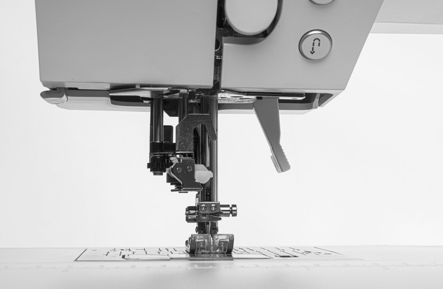 Pfaff Creative Ambition 640 Sonderedition Näh- und Stickmaschine
