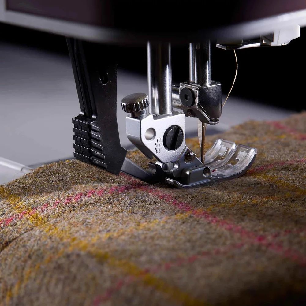 PFAFF Creative Expression 750 Näh- und Stickmaschine