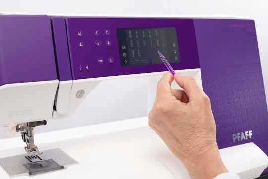 Pfaff expression™ 710 Color Touch Display