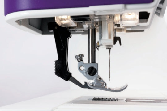 Pfaff expression™ 710 Pfaff IDT System