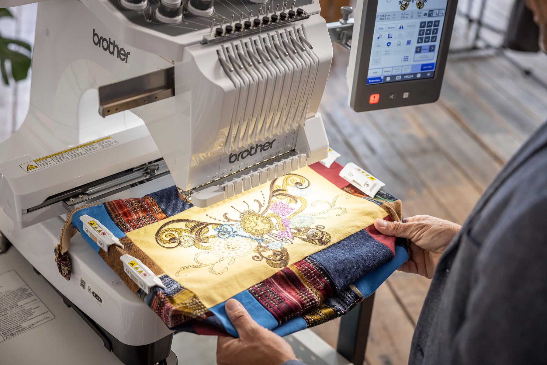 Brother PR1060W Stickmaschine (10 Nadeln)