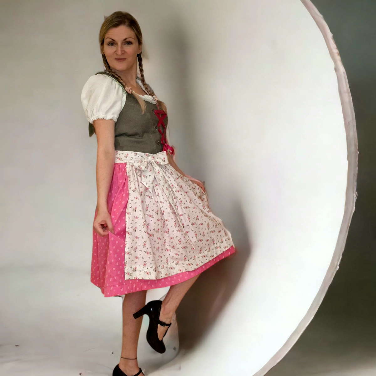 Papierschnittmuster Dirndl inkl. Bluse Damen von Fadenkäfer