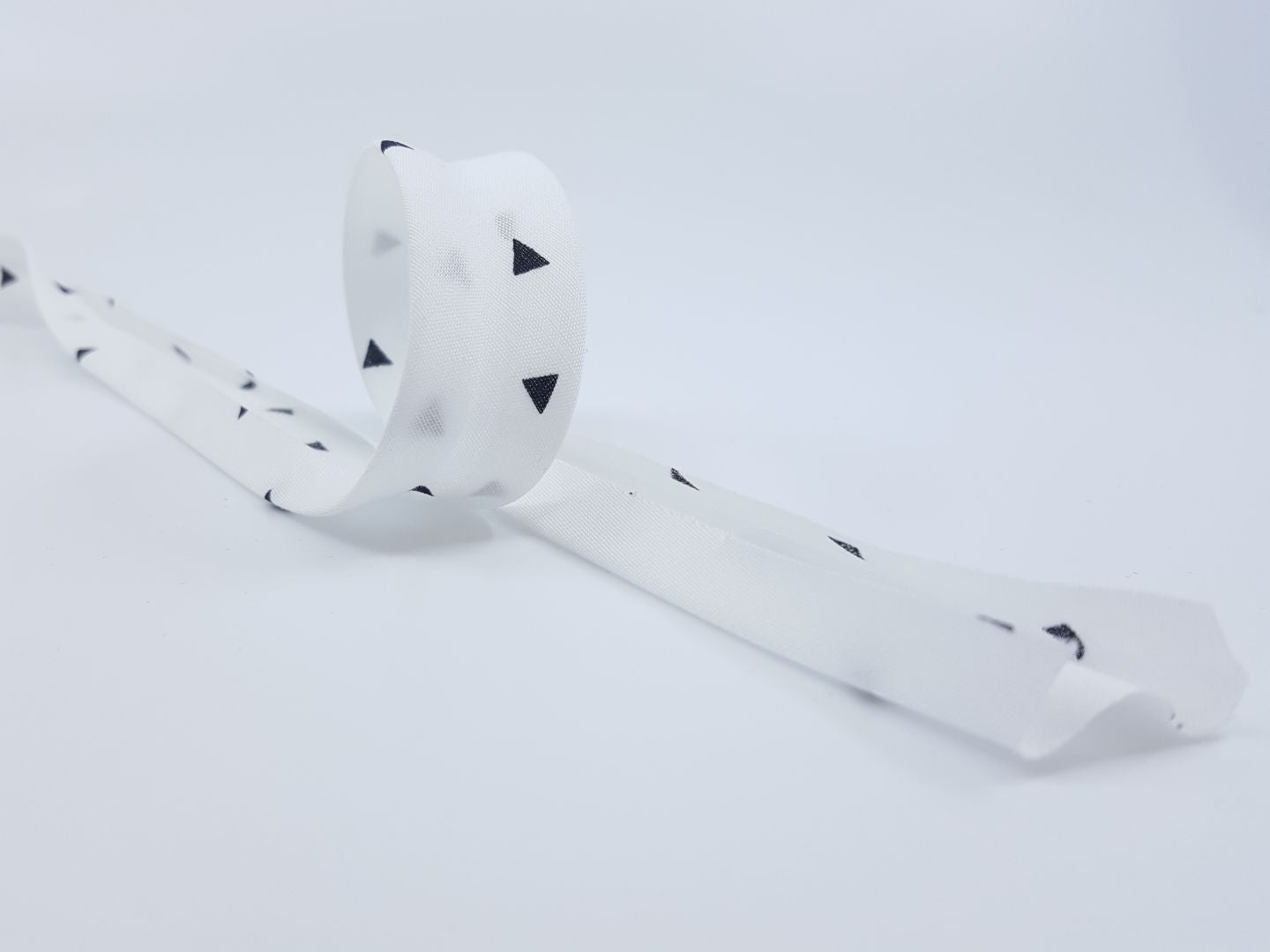 Schrägband mit Dreiecken weiss/schwarz