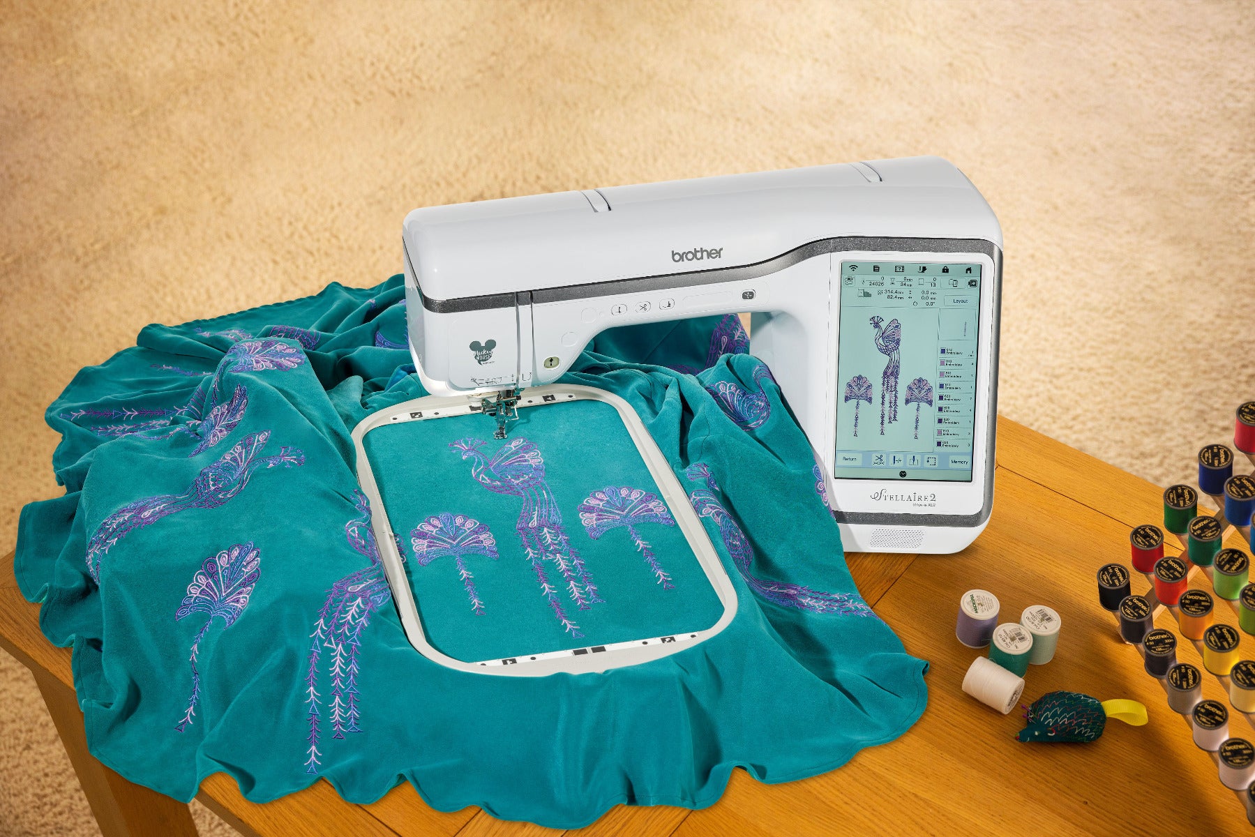 Brother Stellaire XE2 Stickmaschine mit LED-Pointer & Disney