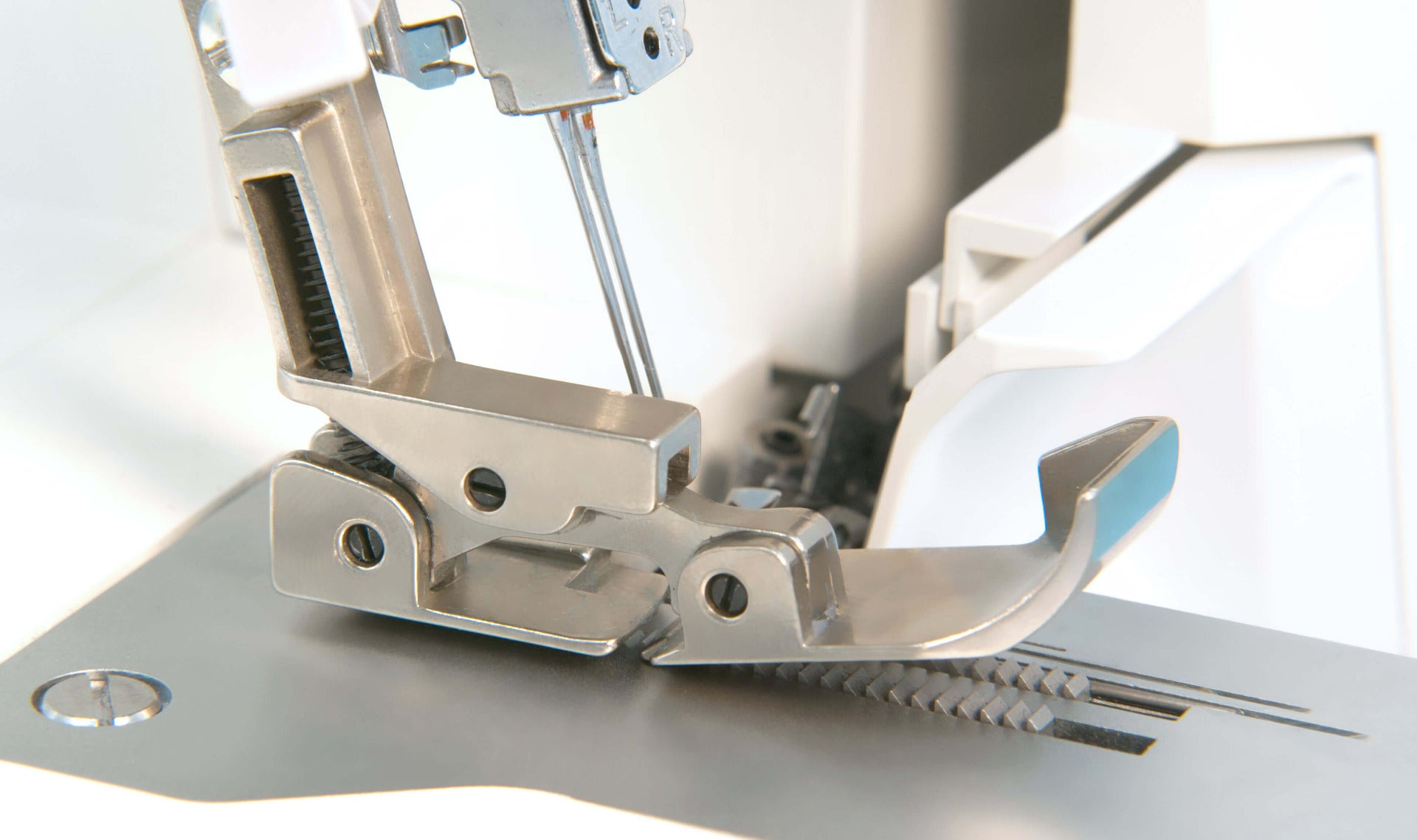 Juki MO-3500 Sumato Overlockmaschine mit Lufteinfädelung