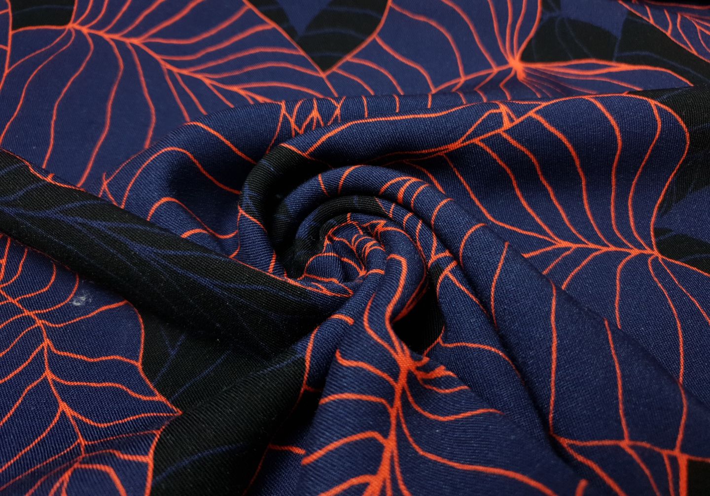 Tropical Forest by Thorsten Berger schwarz/marine/rot