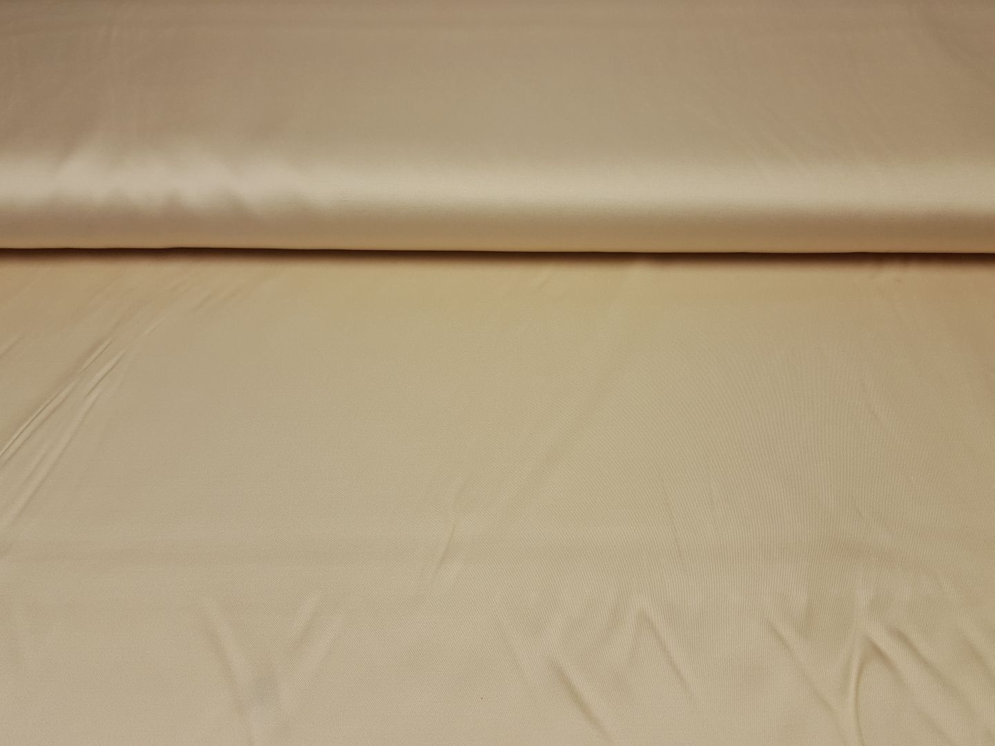 Einzelstück Viskosesatin beige