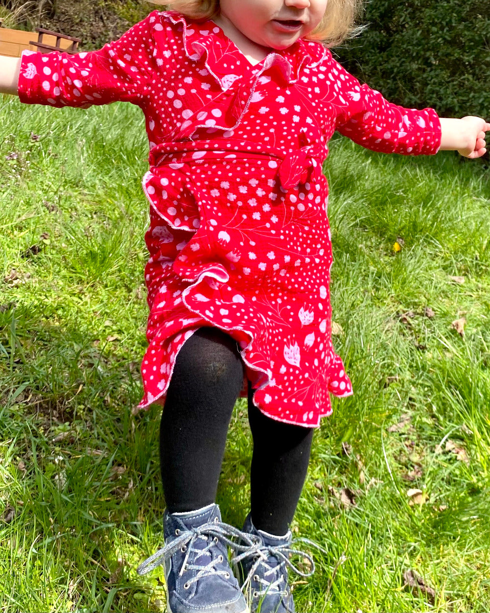 Papierschnittmuster Wickelkleid Holly Kinder von Fadenkäfer