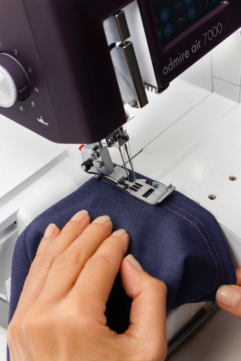 Pfaff Admire Air 7000 Coverlock