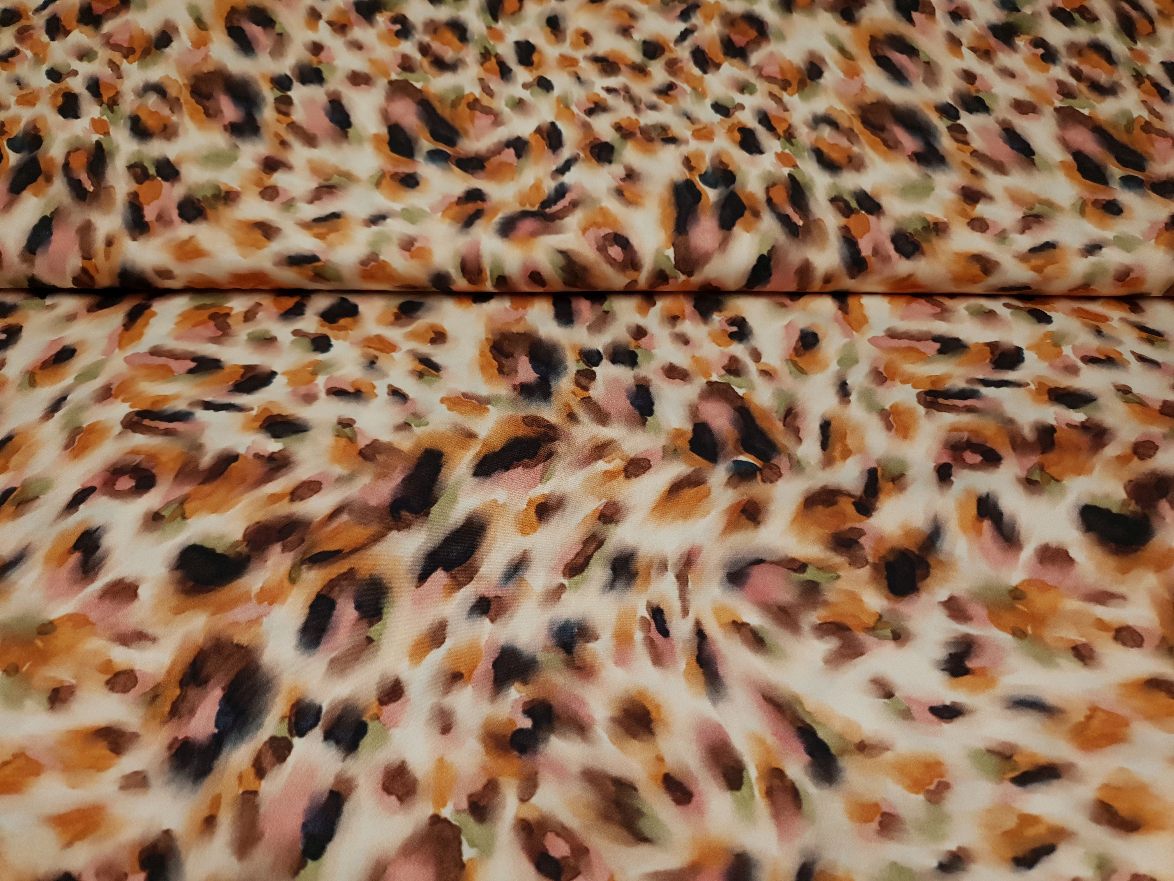 Baumwollsatin Spots ecru/apricot/hellgrün/braun