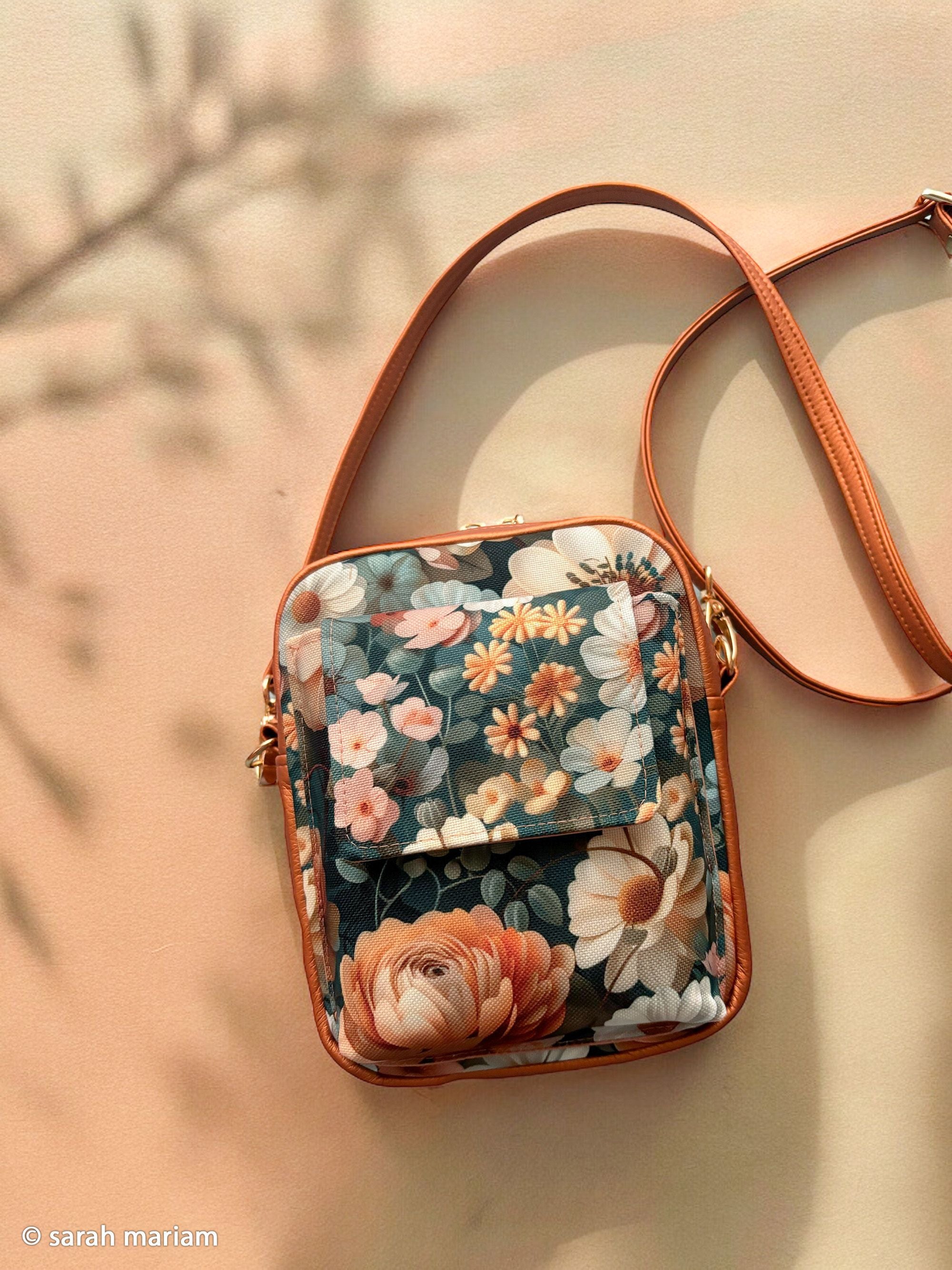 Flowing Bloom by Sarah Mariam petrol/apricot/altrosa/creme