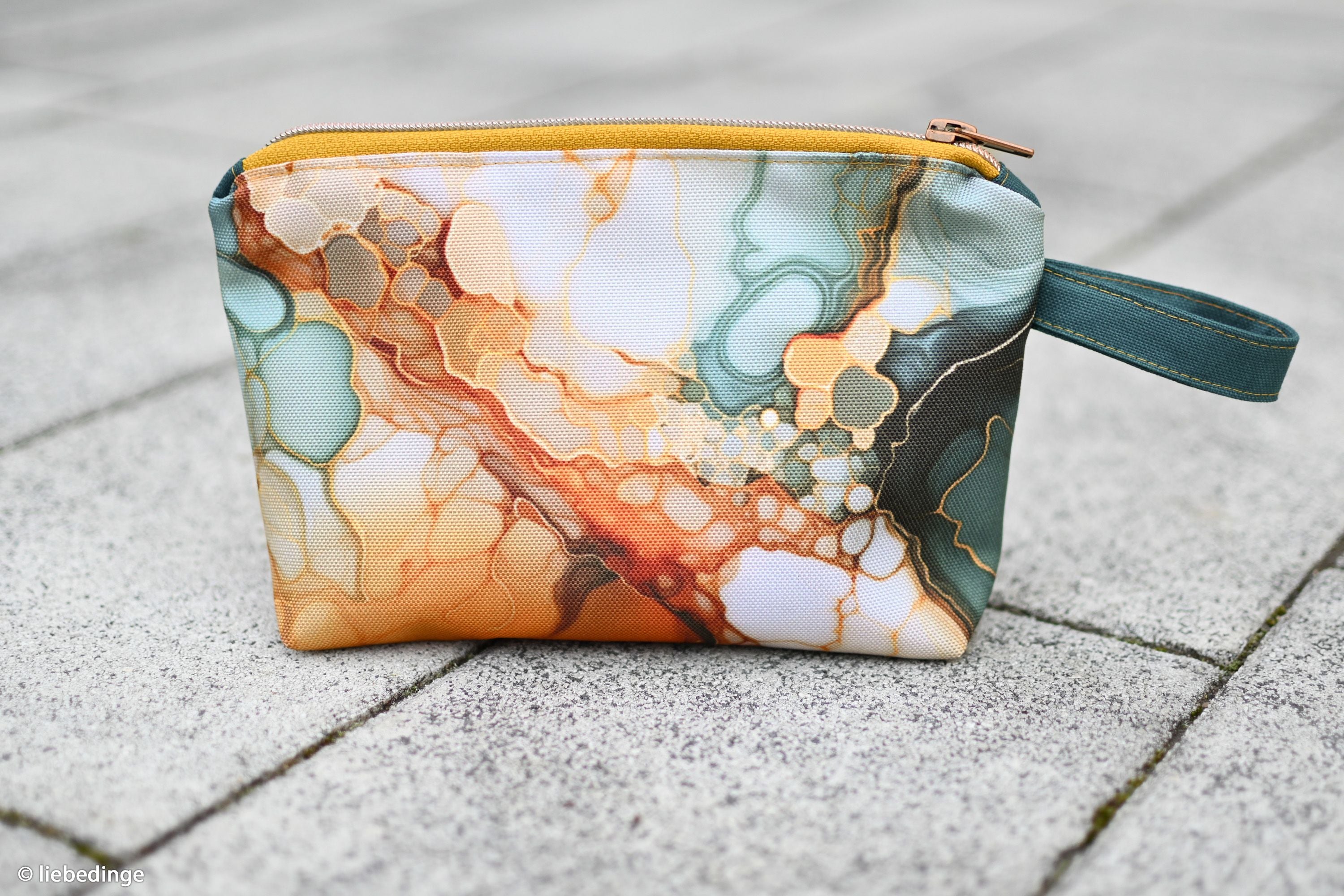Flowing Bloom by Sarah Mariam petrol/rost/gold/offwhite