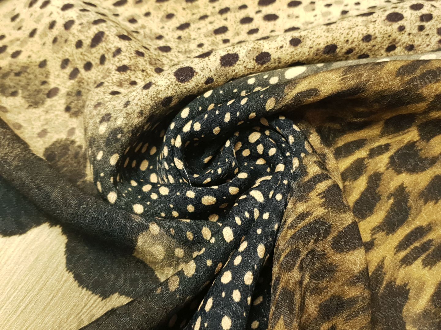 Akita schwarz/beige