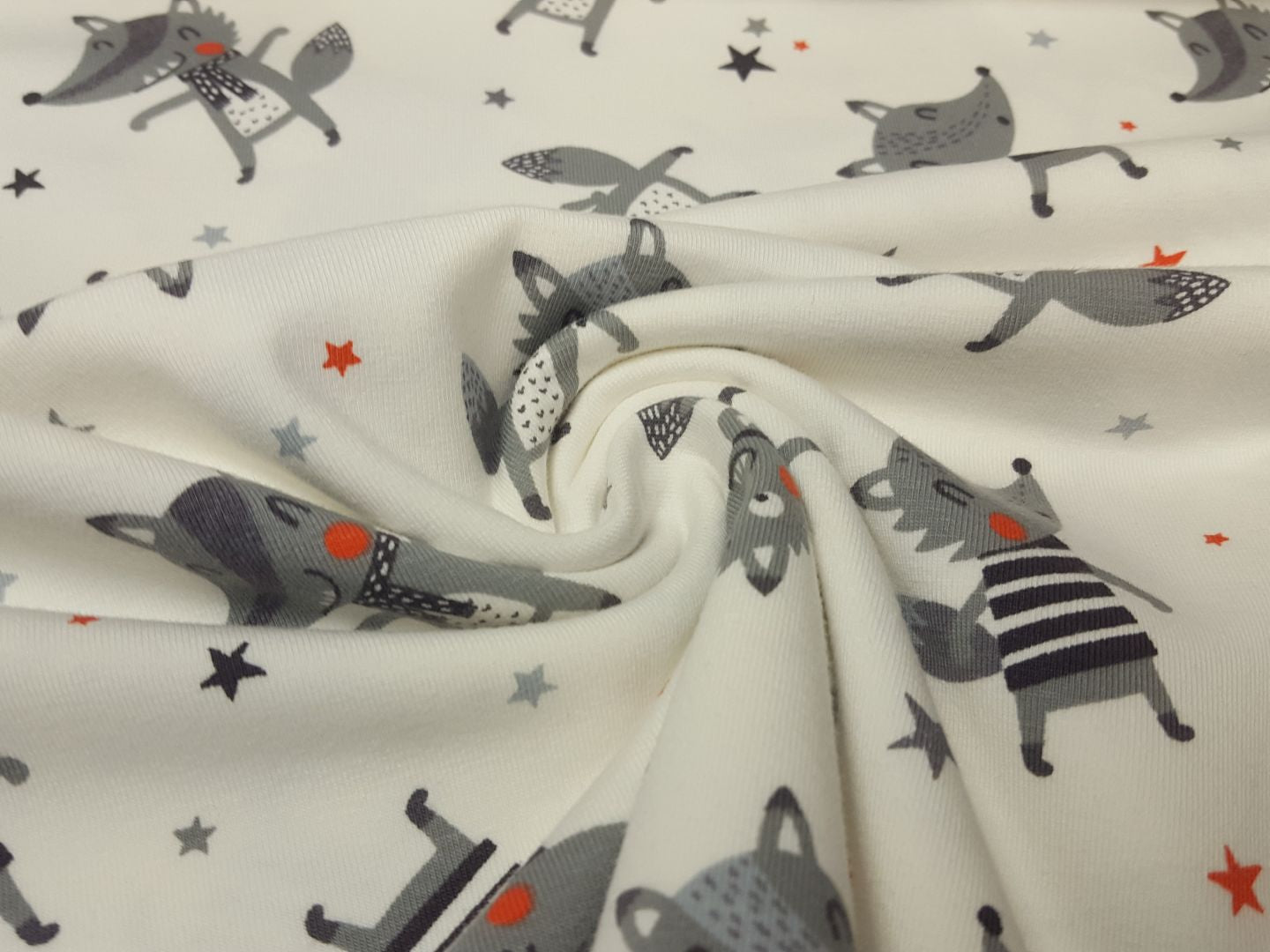 Bio-Baumwolljersey Wolf offhwite/grau/rot