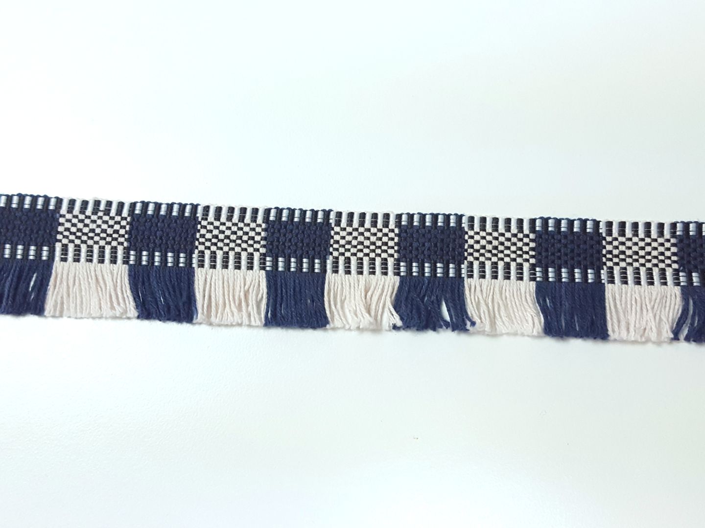 Boho Fransenborde am Meter Zum Aufpeppen von Kleidung oder Accessoires - So leicht und einfach kann man tolle Akzente setzen.  Material: 100% Baumwolle Breite: 30mm