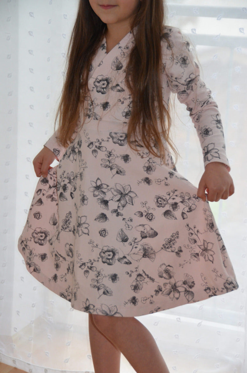 Papierschnittmuster Wickelkleid Kinder von Fadenkäfer