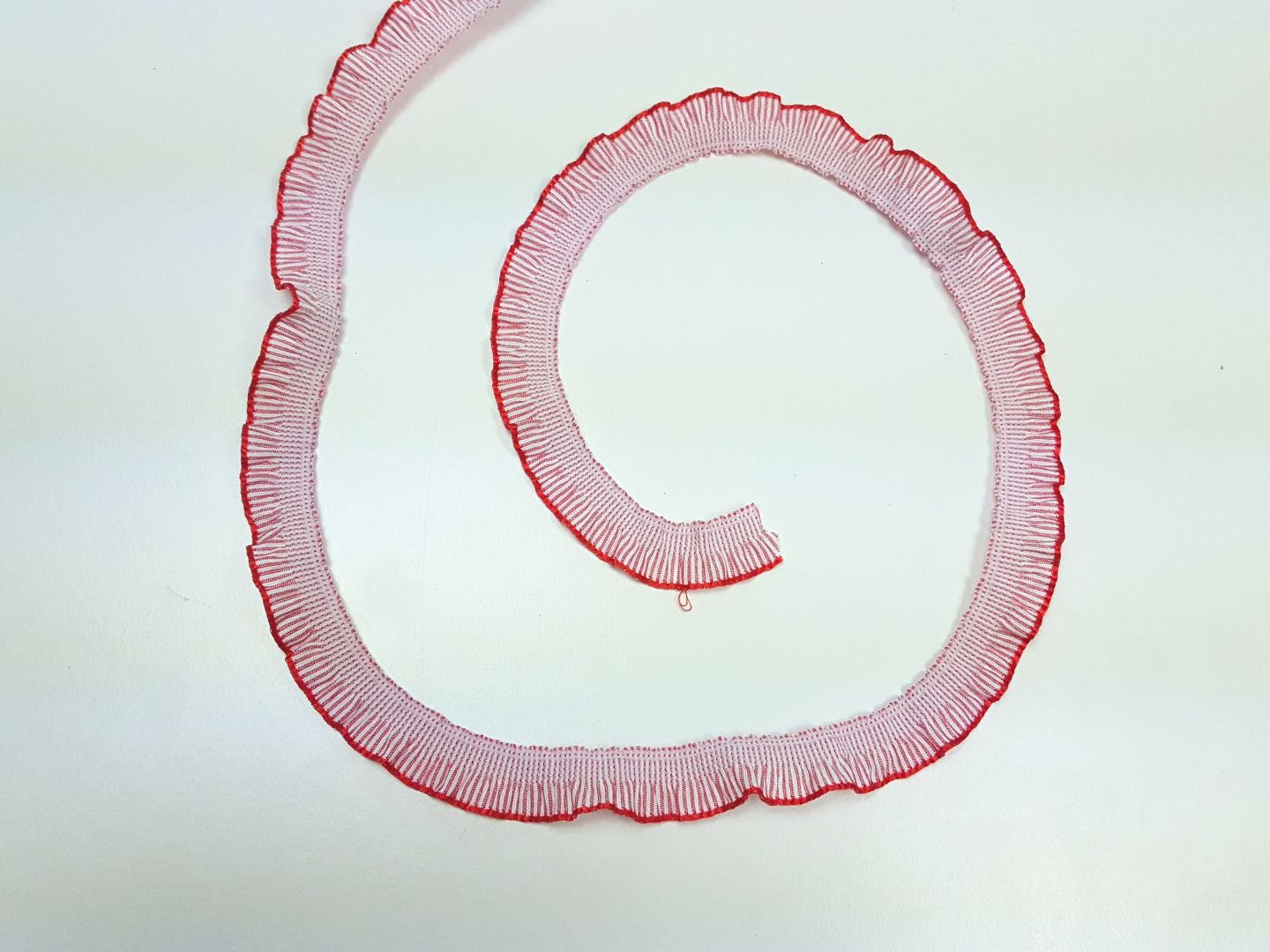 Elastisches Kräuselband rot/weiss