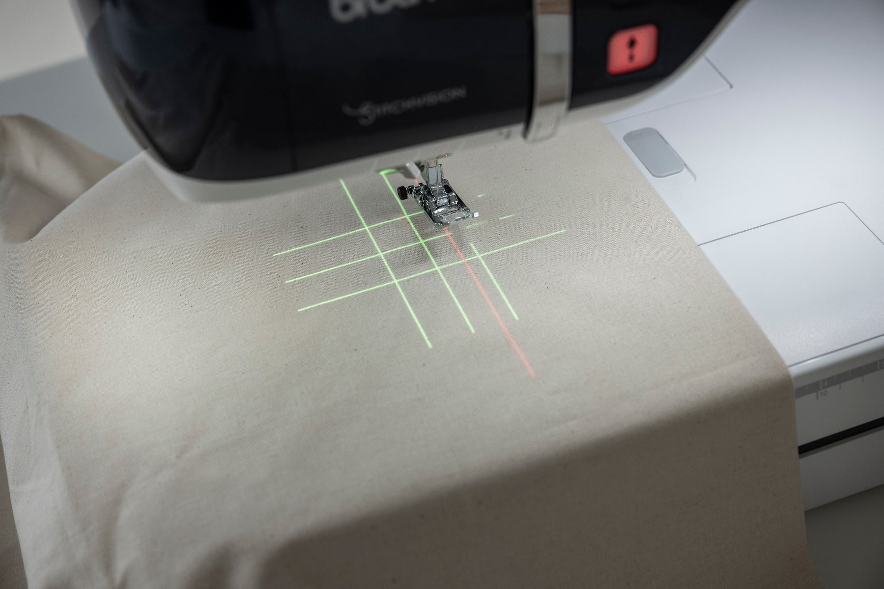 Brother Aveneer EV1 Näh-, Quilt- und Stickmaschine