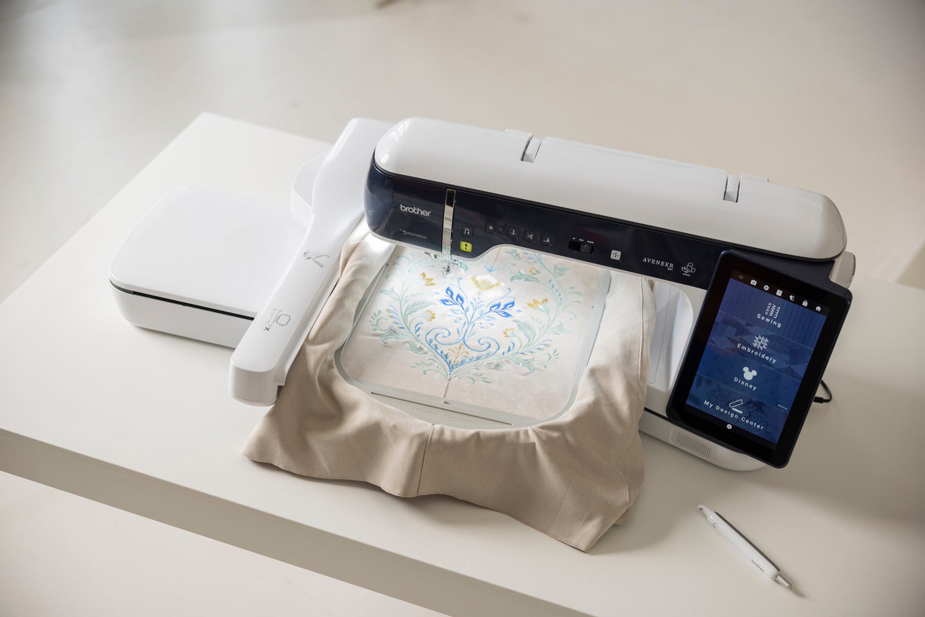 Brother Aveneer EV1 Näh-, Quilt- und Stickmaschine